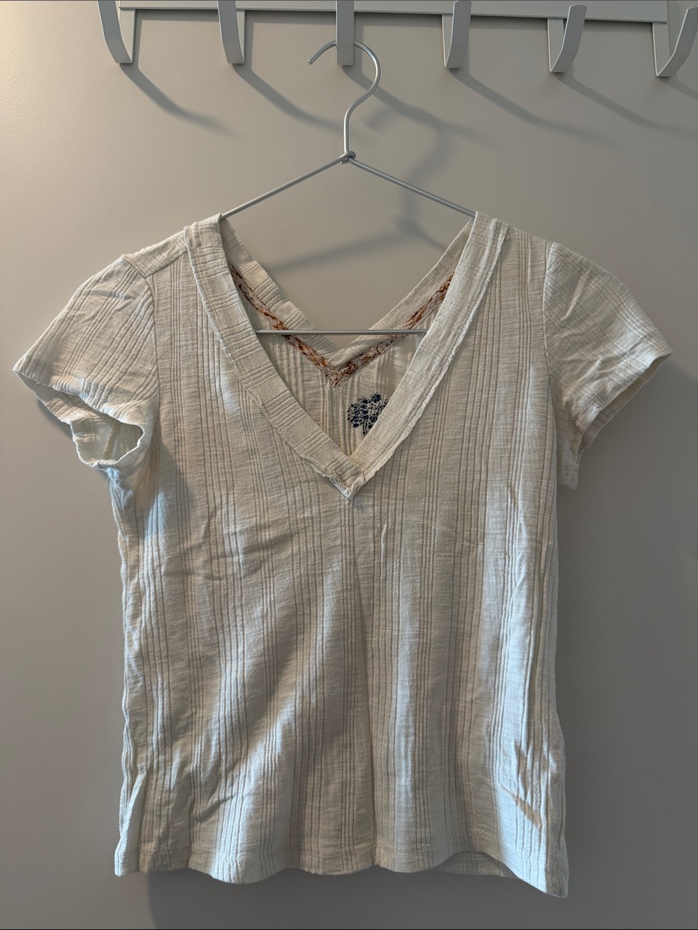 Anthropologie Cream Ribbed V-Neck Short Sleeve Tee